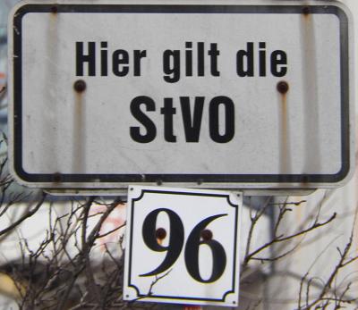 Schild 'Hier gilt die StVO'